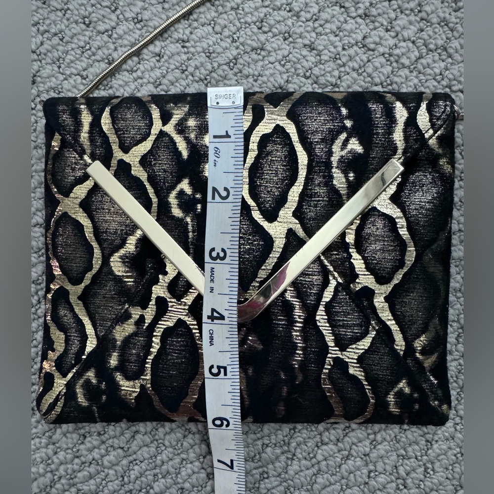 Trouve Women's Clutch Wristlet Leopard Print Purse Mini Bag Gold Nordstrom - Picture 6 of 6